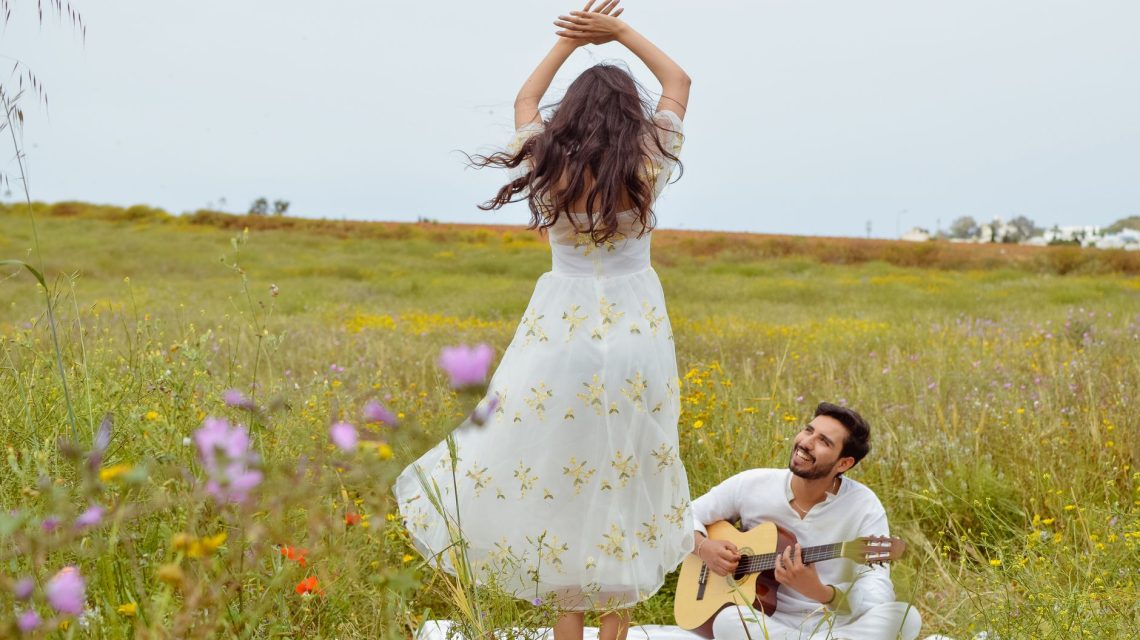 El reggaetón romántico vuelve con fuerza: los temas del momento