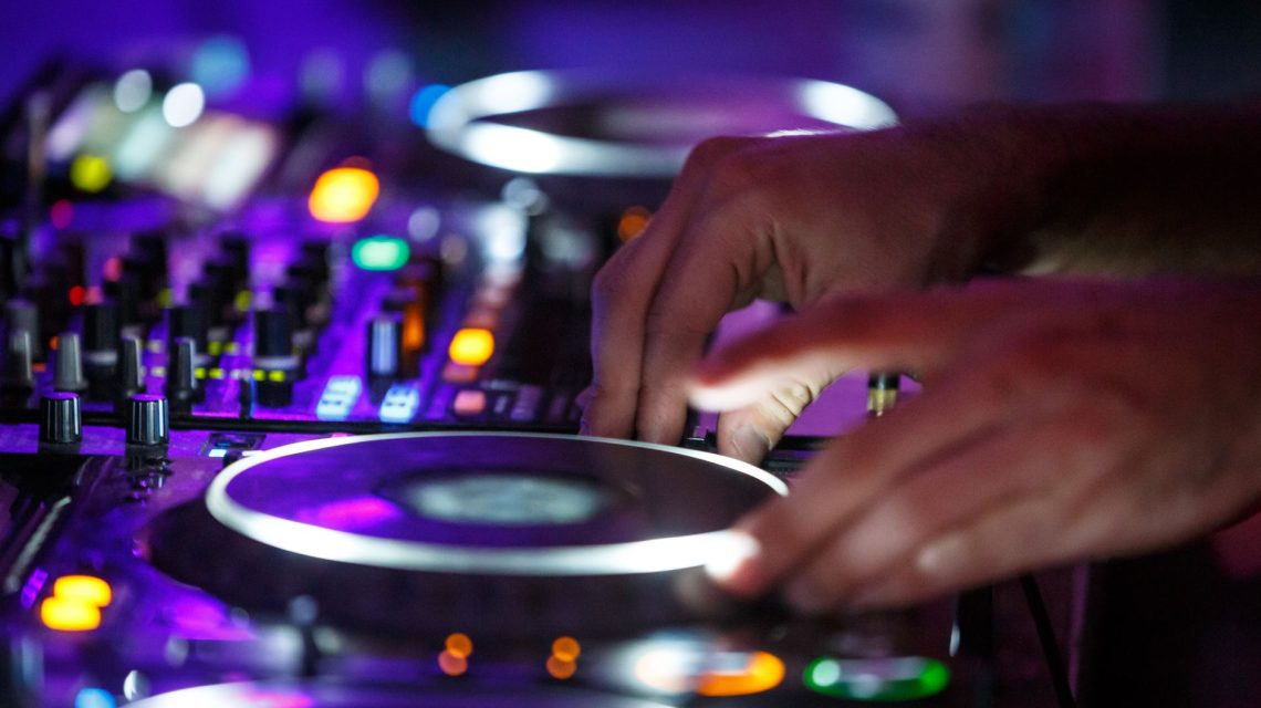 Ibiza y la electrónica: la isla que cambió la música del mundo