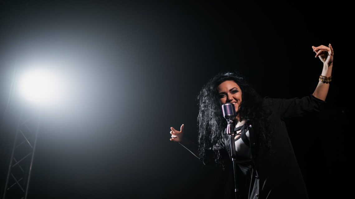 Las artistas femeninas que están dominando la música española en 2025