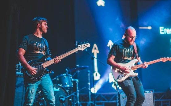 Sam McTrusty de Twin Atlantic rinde homenaje a sus hijas en el emotivo ‘Supersweetness’