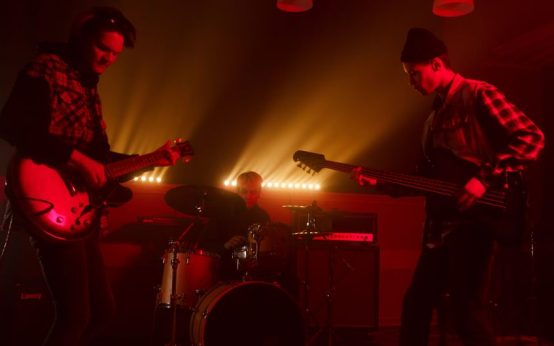 Kurt Vile se suma a Fontaines D.C. en directo para interpretar ‘Roman Holiday’